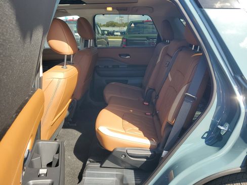 New 2026 Nissan Pathfinder Platinum image 10