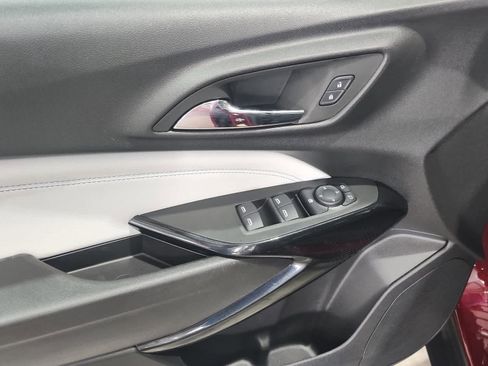 Used 2025 Chevrolet Trax LT image 11