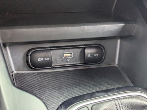 Used 2025 Kia Soul LX w/ LX Technology Package FWD image 28