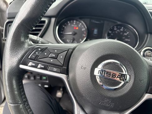 Used 2017 Nissan Rogue SL w/ SL Premium Package AWD/4WD image 18