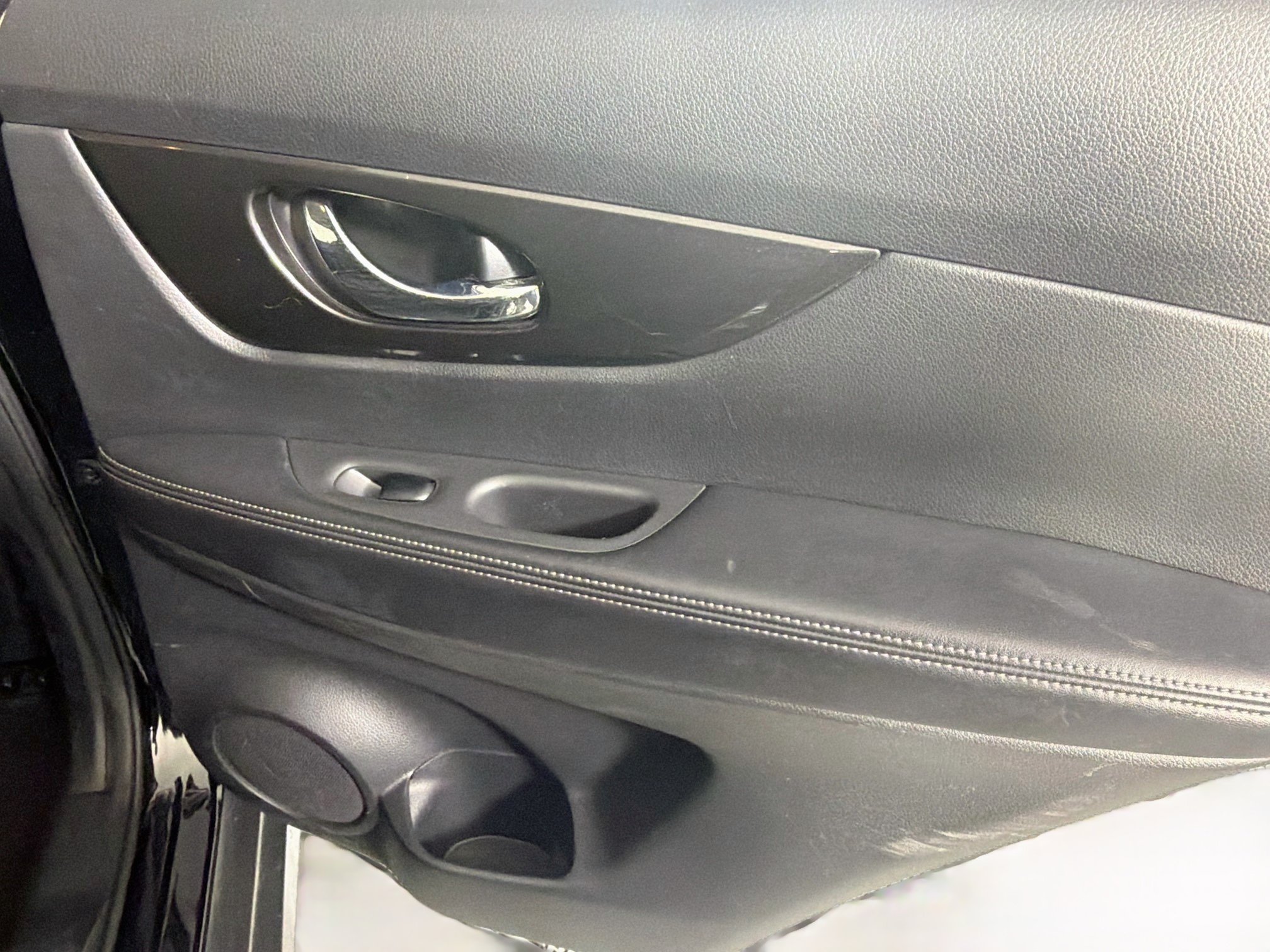 Used 2018 Nissan Rogue SV AWD/4WD image 29