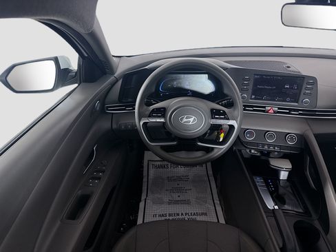 Used 2024 Hyundai Elantra SE FWD image 17
