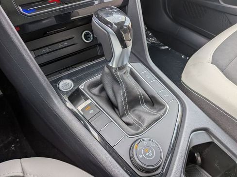 New 2026 Volkswagen Taos SE image 15