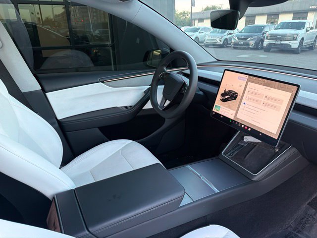 Used 2026 Tesla Model Y Long Range AWD/4WD image 13