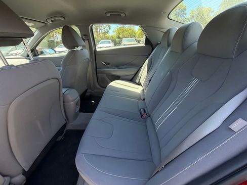 Used 2024 Hyundai Elantra SEL FWD image 5