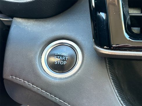 Used 2020 Toyota Highlander XLE image 21