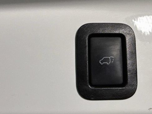 Certified 2019 Toyota Highlander XLE AWD/4WD image 31