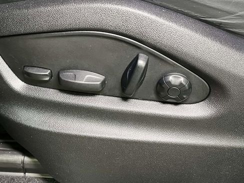 Certified 2023 Porsche Cayenne w/ Premium Package image 18