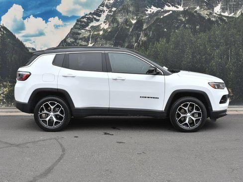Used 2024 Jeep Compass Limited AWD/4WD image 2