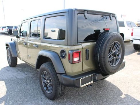 Used 2025 Jeep Wrangler Unlimited Sport AWD/4WD image 8