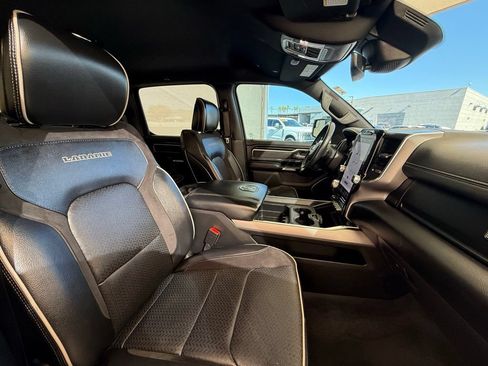 Used 2024 RAM 1500 Laramie AWD/4WD image 18