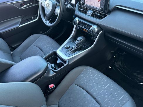 Used 2021 Toyota RAV4 XLE w/ Carpet Mat Package (TMS) image 15