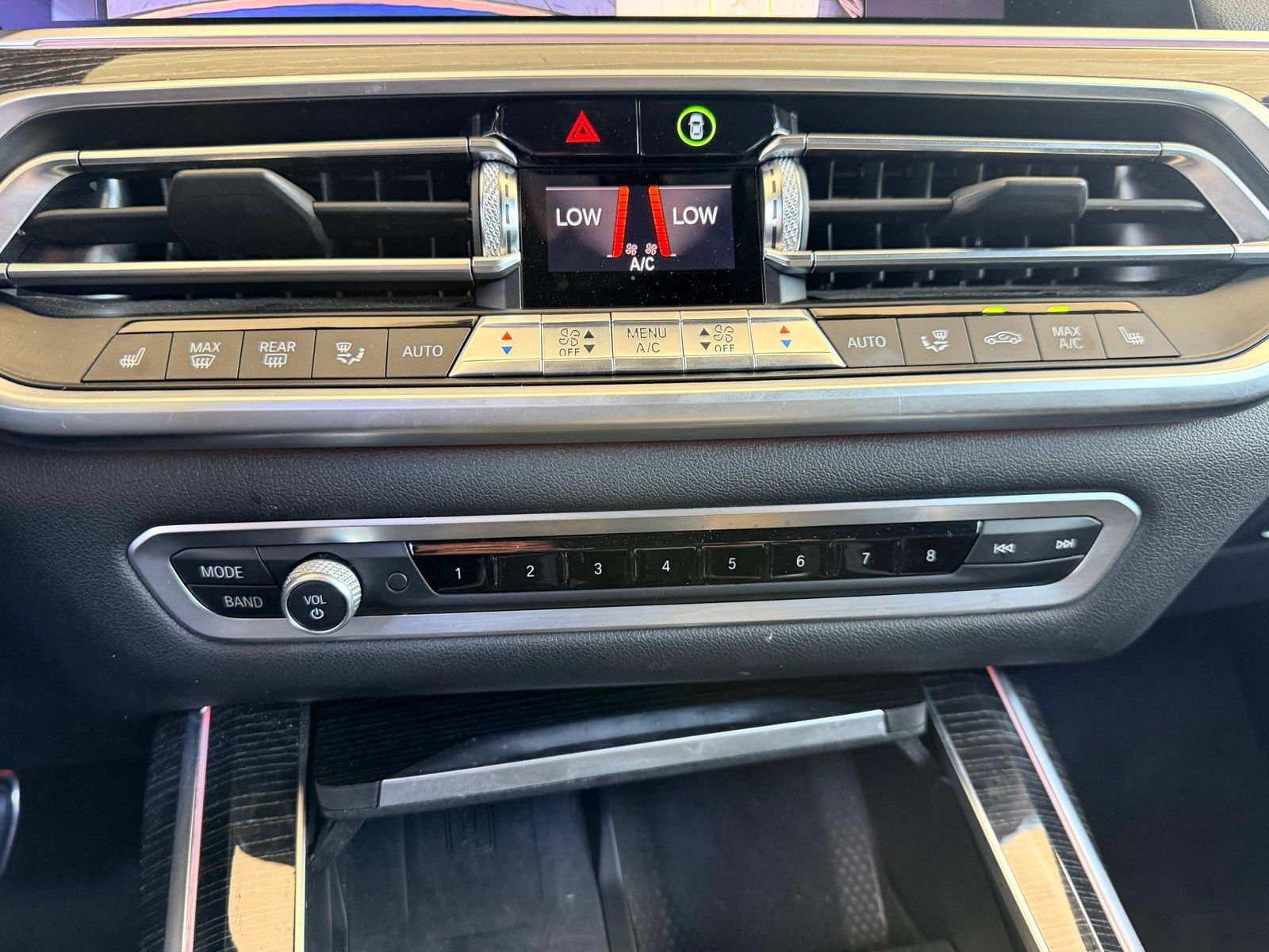 Used 2019 BMW X7 xDrive50i w/ M Sport Package AWD/4WD image 12