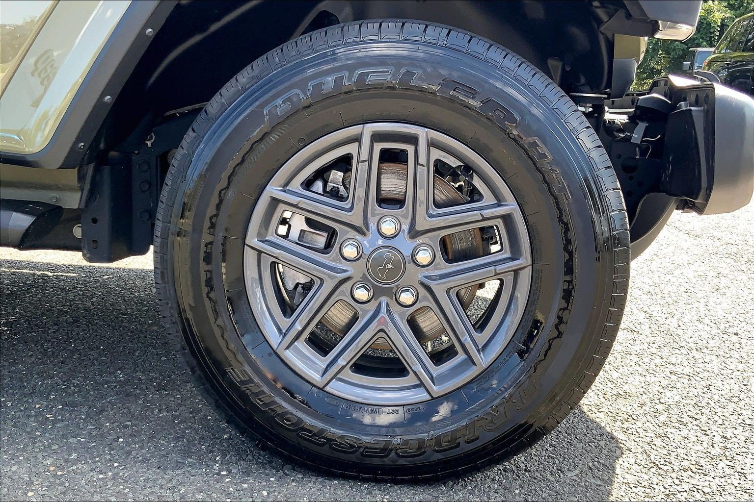 Certified 2025 Jeep Gladiator Sport AWD/4WD image 10