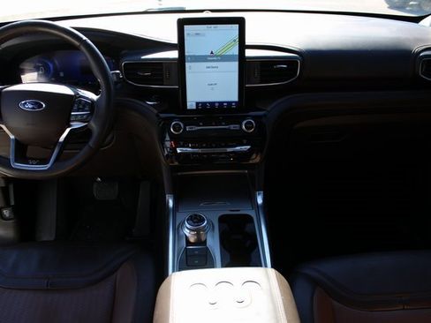 Used 2021 Ford Explorer King Ranch w/ Premium Technology Package image 16