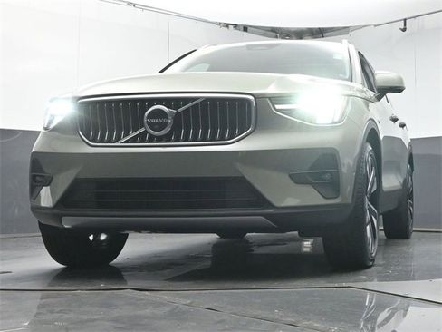 Used 2023 Volvo XC40 B5 Plus w/ Protection Package Premier image 35