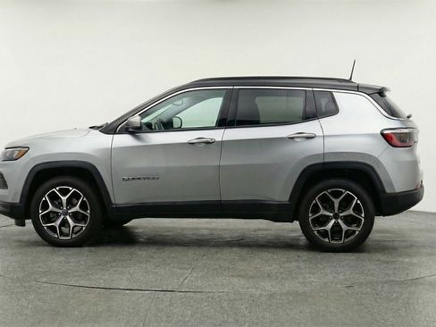 Used 2025 Jeep Compass Limited image 5