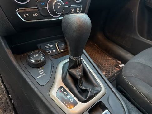 Used 2016 Jeep Cherokee Latitude w/ Cold Weather Group image 23