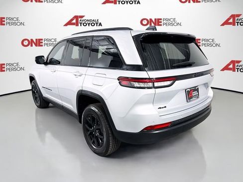 Used 2025 Jeep Grand Cherokee Altitude image 5