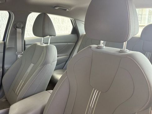 Used 2023 Hyundai Elantra SEL w/ Convenience Package image 2