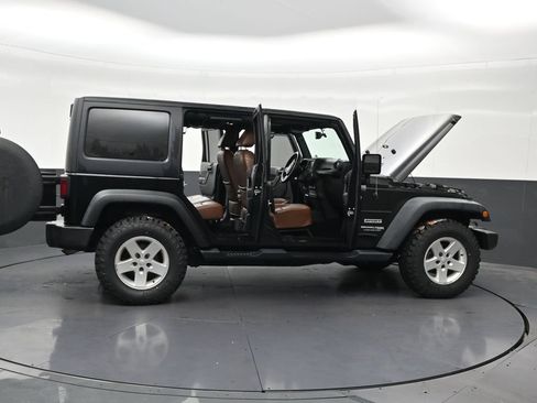 Used 2018 Jeep Wrangler Unlimited Sport S AWD/4WD image 32