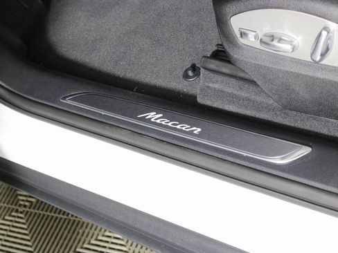 Certified 2026 Porsche Macan AWD/4WD image 18