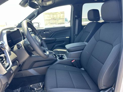 New 2026 GMC Canyon Elevation w/ LPO, Black Badging Package RWD image 23