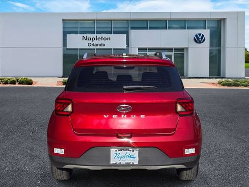 Used 2023 Hyundai Venue Limited FWD image 6