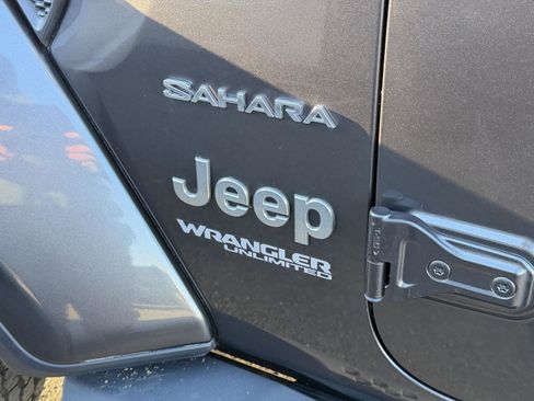 Used 2018 Jeep Wrangler Unlimited Sahara w/ Dual Top Group image 22