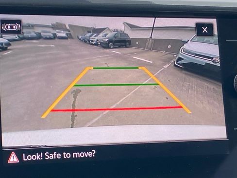 Certified 2022 Volkswagen Taos SEL w/ Panoramic Sunroof Package image 16