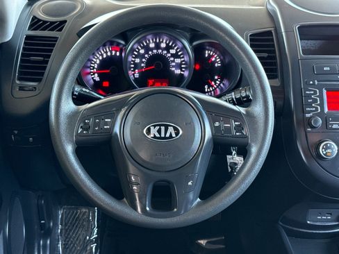 Used 2013 Kia Soul FWD image 13