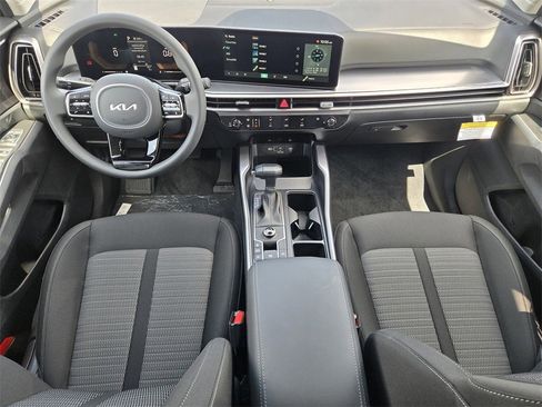 New 2025 Kia Sorento LX image 19