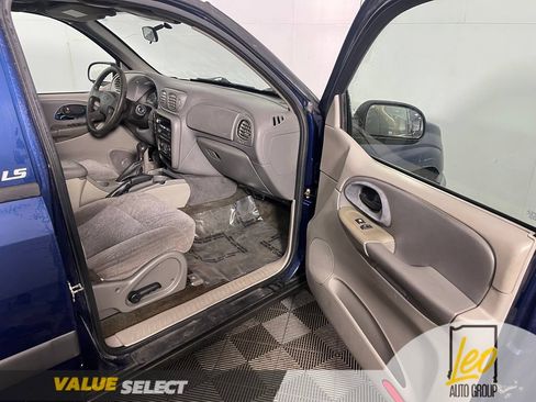 Used 2004 Chevrolet TrailBlazer LS w/ LS Preferred Equipment Group AWD/4WD image 12