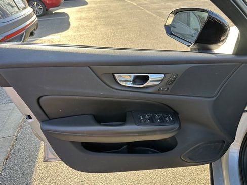 Used 2022 Volvo S60 B5 Inscription image 10