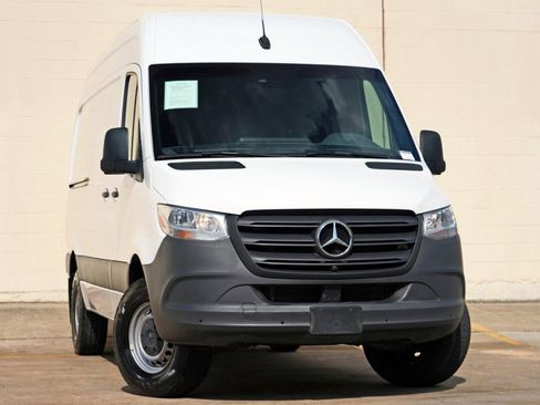Used 2023 Mercedes-Benz Sprinter 2500 image 4