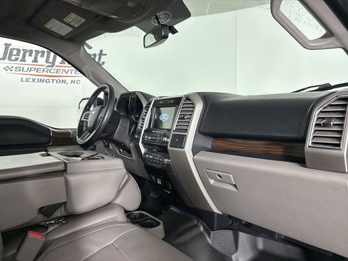 Used 2016 Ford F150 Lariat image 30