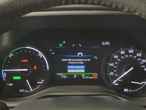 Used 2025 Toyota Sienna XLE FWD image 6