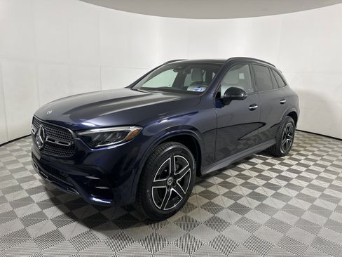 Used 2023 Mercedes-Benz GLC 300 4MATIC image 3