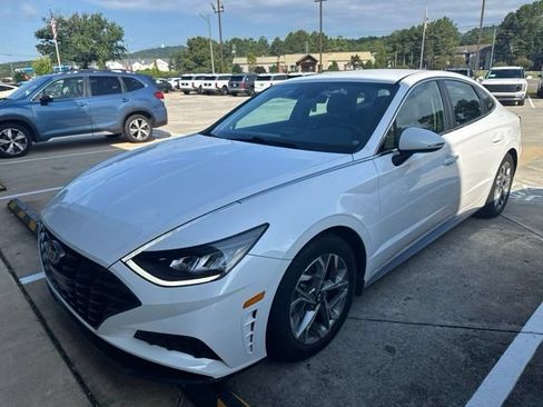 Used 2023 Hyundai Sonata SEL FWD image 2