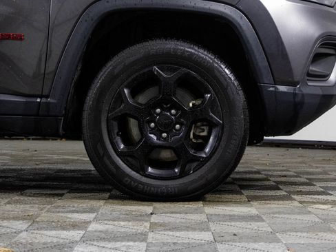 Used 2024 Jeep Compass Trailhawk AWD/4WD image 37