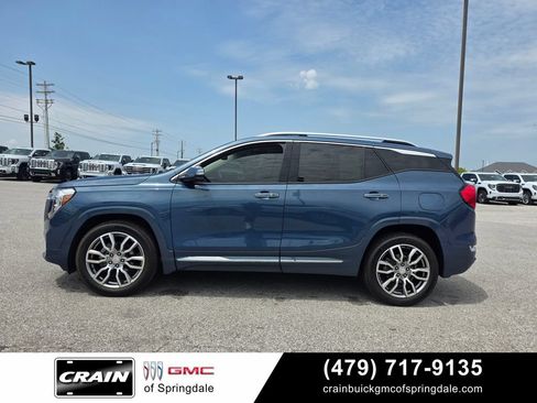Used 2024 GMC Terrain Denali w/ Denali Premium Package AWD/4WD image 4