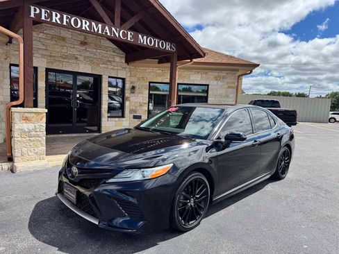 Used 2020 Toyota Camry XSE FWD image 1