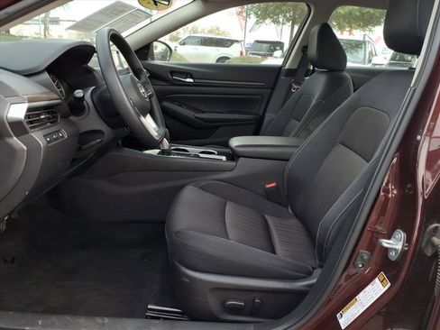 Used 2024 Nissan Altima 2.5 SV image 13