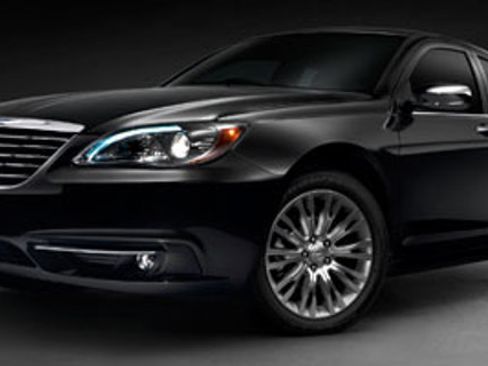 Used 2011 Chrysler 200 Touring FWD image 1