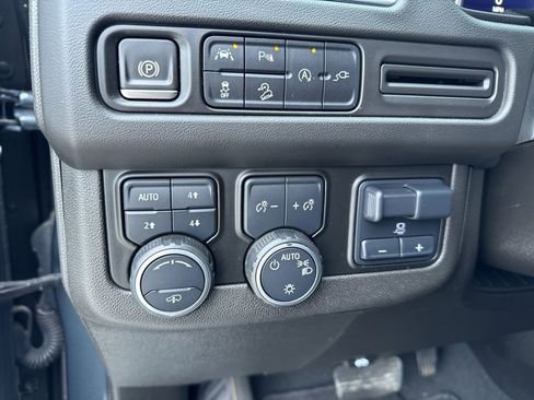 Used 2021 Chevrolet Tahoe Z71 w/ Z71 Off-Road Package image 8