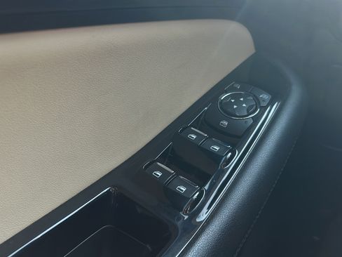 Used 2019 Ford Edge SEL w/ Equipment Group 201A FWD image 9
