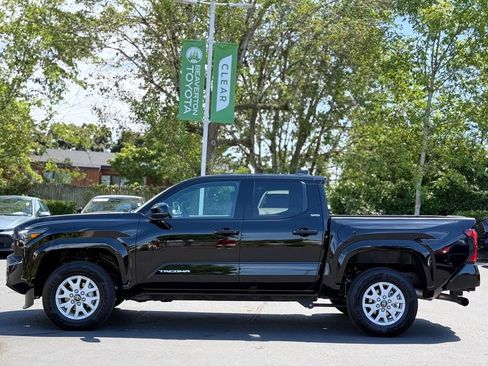 Certified 2025 Toyota Tacoma SR5 AWD/4WD image 2