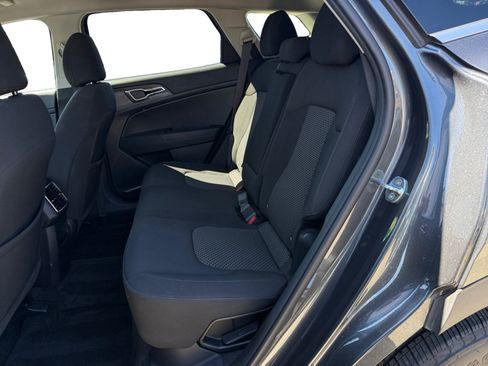 Used 2023 Kia Sportage LX AWD/4WD image 16