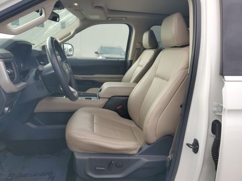 Used 2022 Ford Expedition XLT image 17
