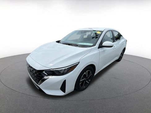 Used 2025 Nissan Sentra SV image 2